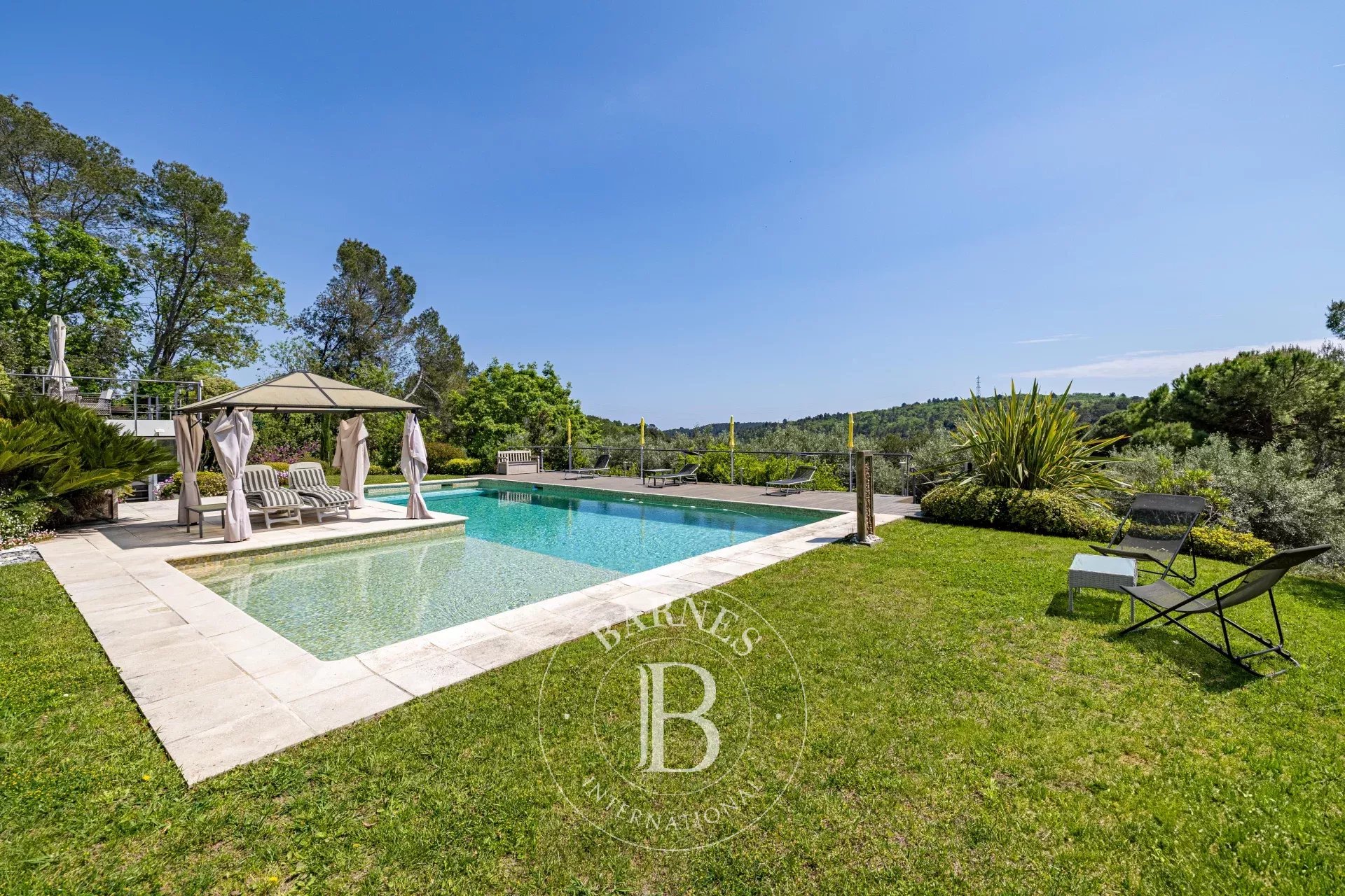 Valbonne - Domaine fermé - Exceptionnelle propriété au calme avec maison d'amis à 3 minutes du village