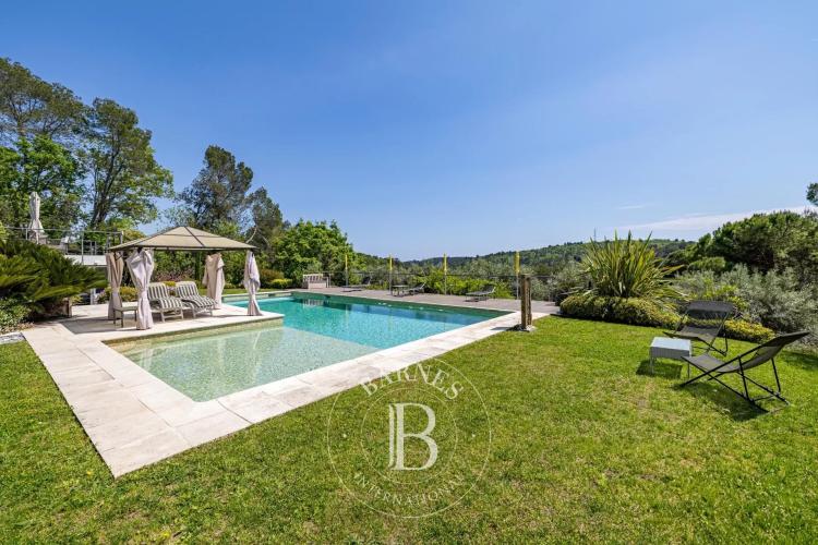 Valbonne - Domaine fermé - Exceptionnelle propriété au calme avec maison d'amis à 3 minutes du village