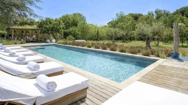 Villa bohème chic à deux pas de la plage des Canoubiers et du centre de Saint-Tropez