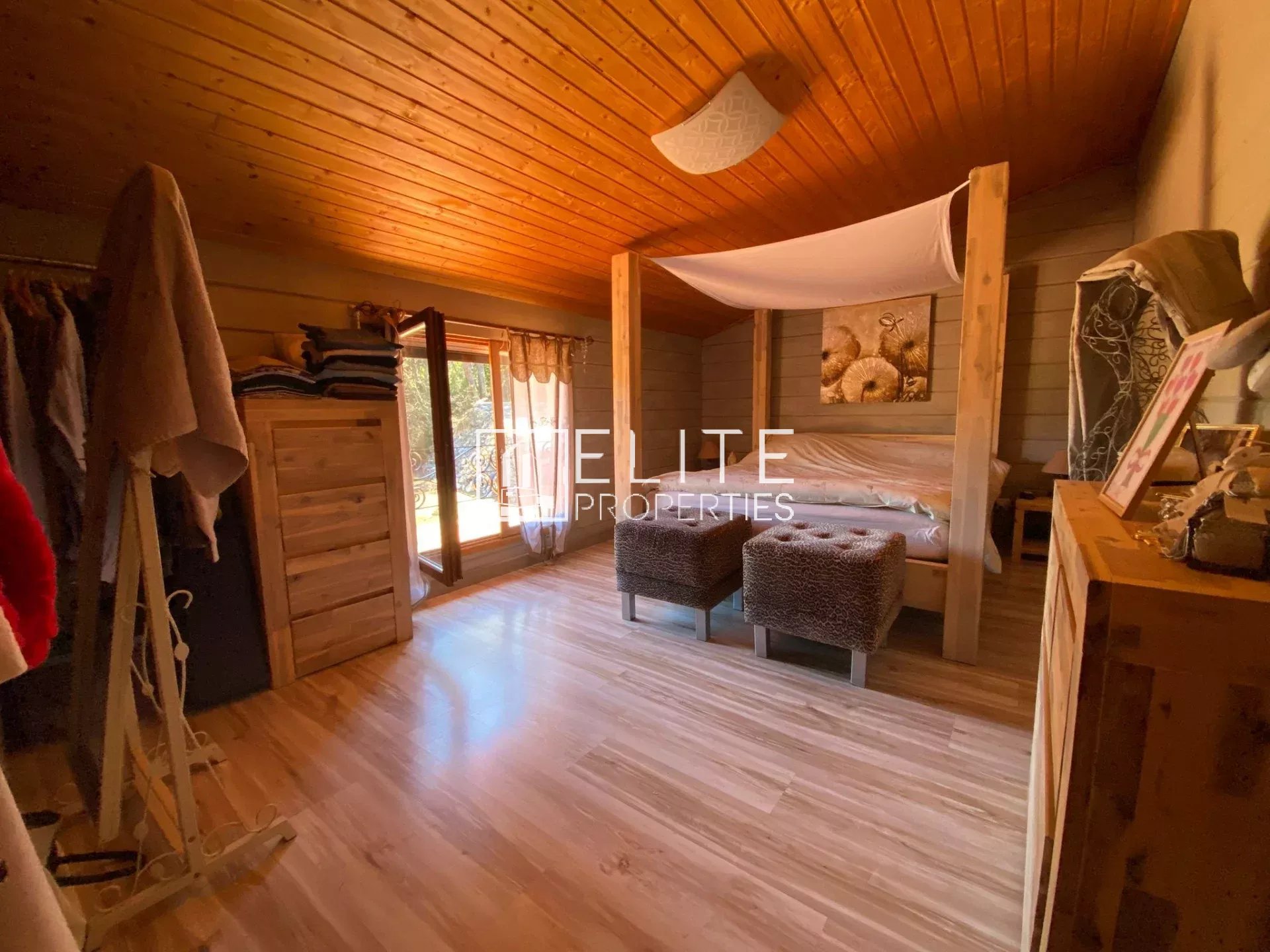 ANDON (06) – Maison en bois 211 m² avec dépendance – Calme absolu