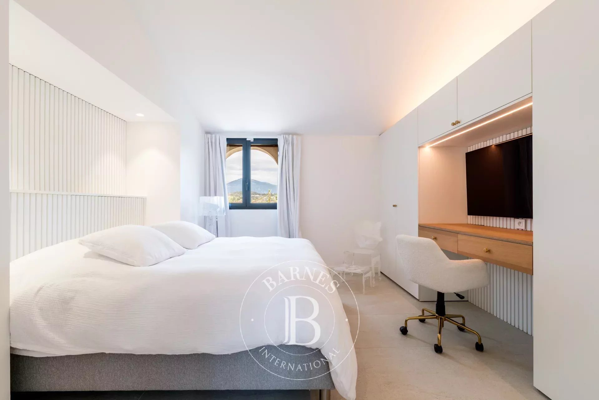 Valbonne - A pied du village - Propriété familiale rénovée - Maison d’amis - Mazet - Appartement indépendant.