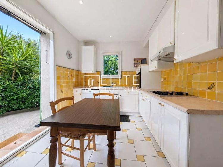 LA ROQUETTE SUR SIAGNE , maison de 4 logements sur parcelle de 1990 m²