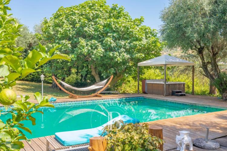 Opio - Superbe mas en pierre - Terrain de 6000 m2 avec piscine et jacuzzi à pied des commerces
