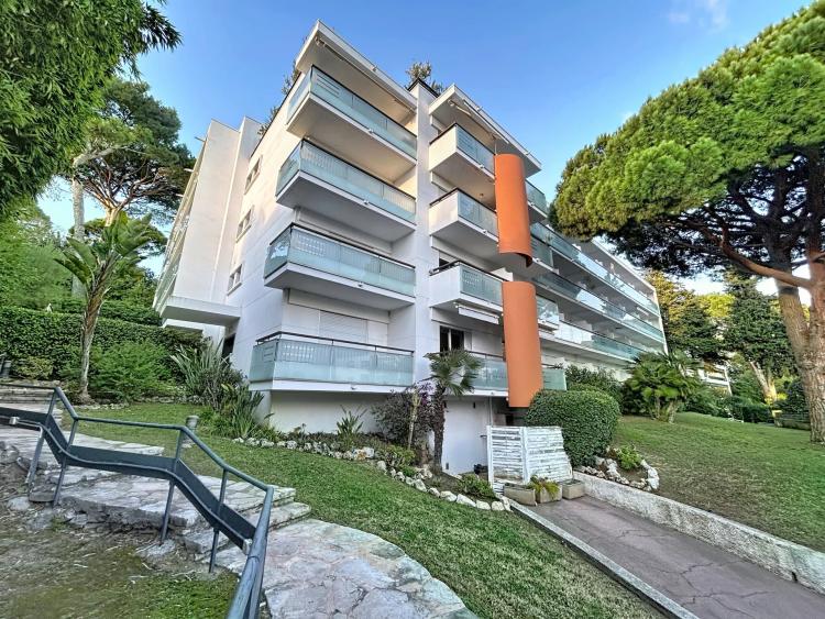 STUDIO CANNES MONTFLEURY AVEC PARKING & CAVE