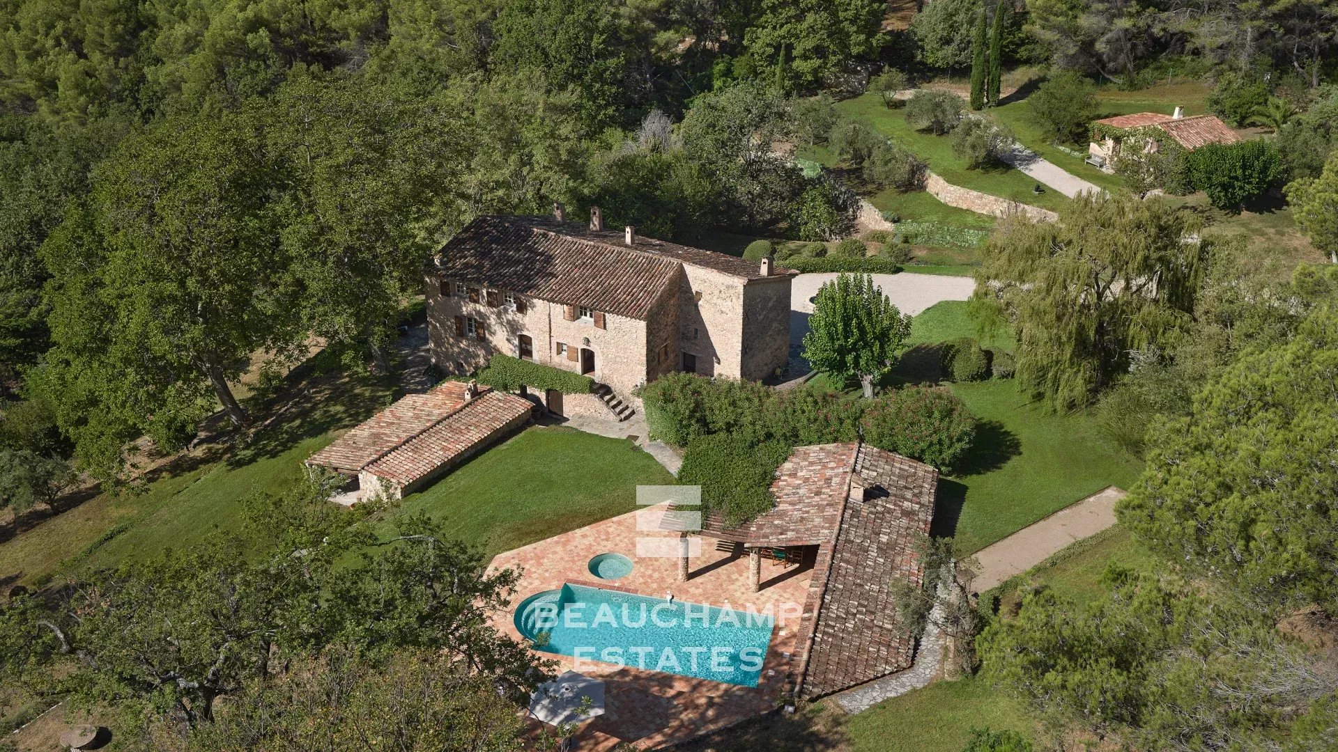 Bastide en pierre avec 7 chambres - Fayence
