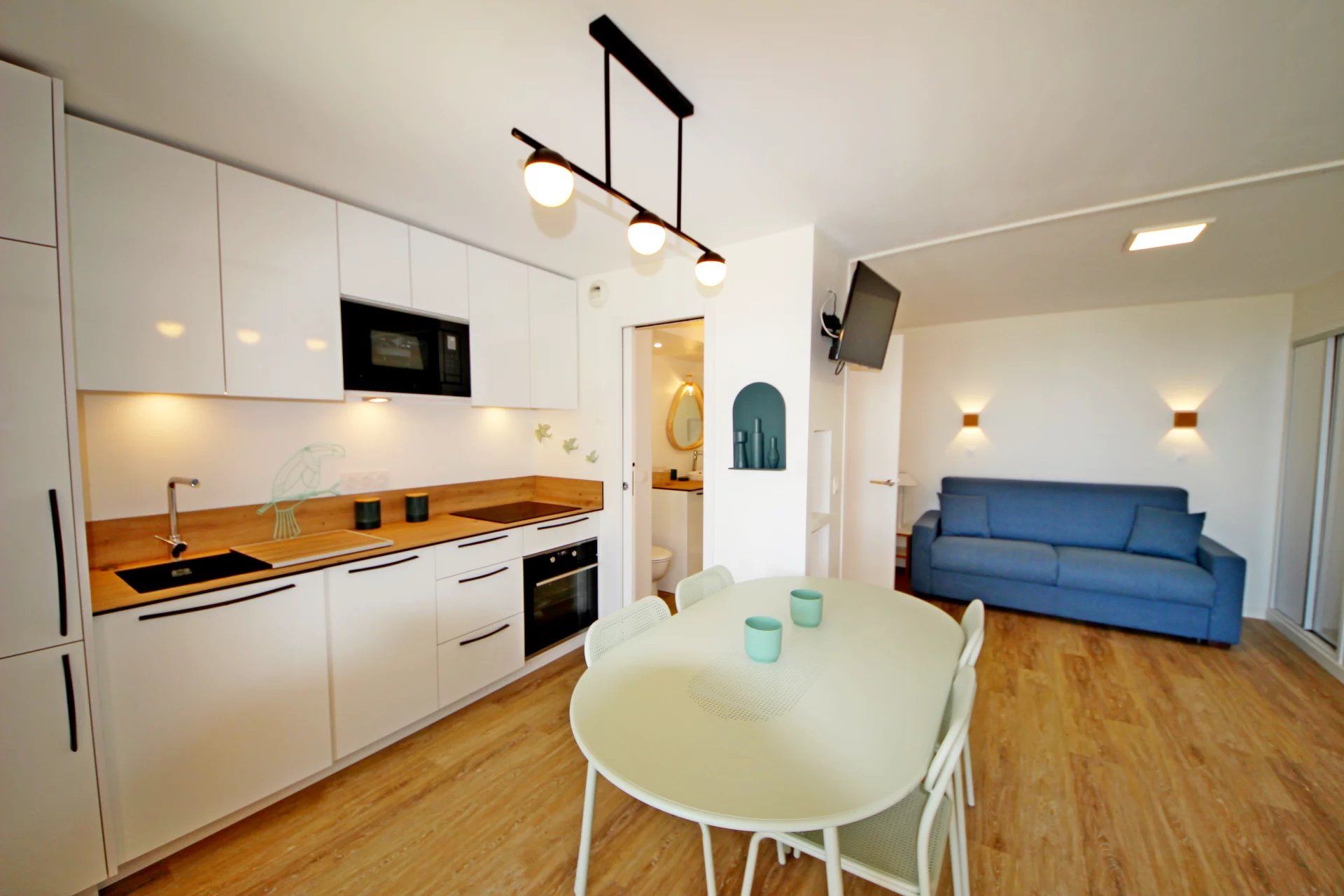 SOUS OFFRE AGAY CAP ESTEREL LE HAMEAU. DEUX PIECES REZ DE JARDIN VUE MER
