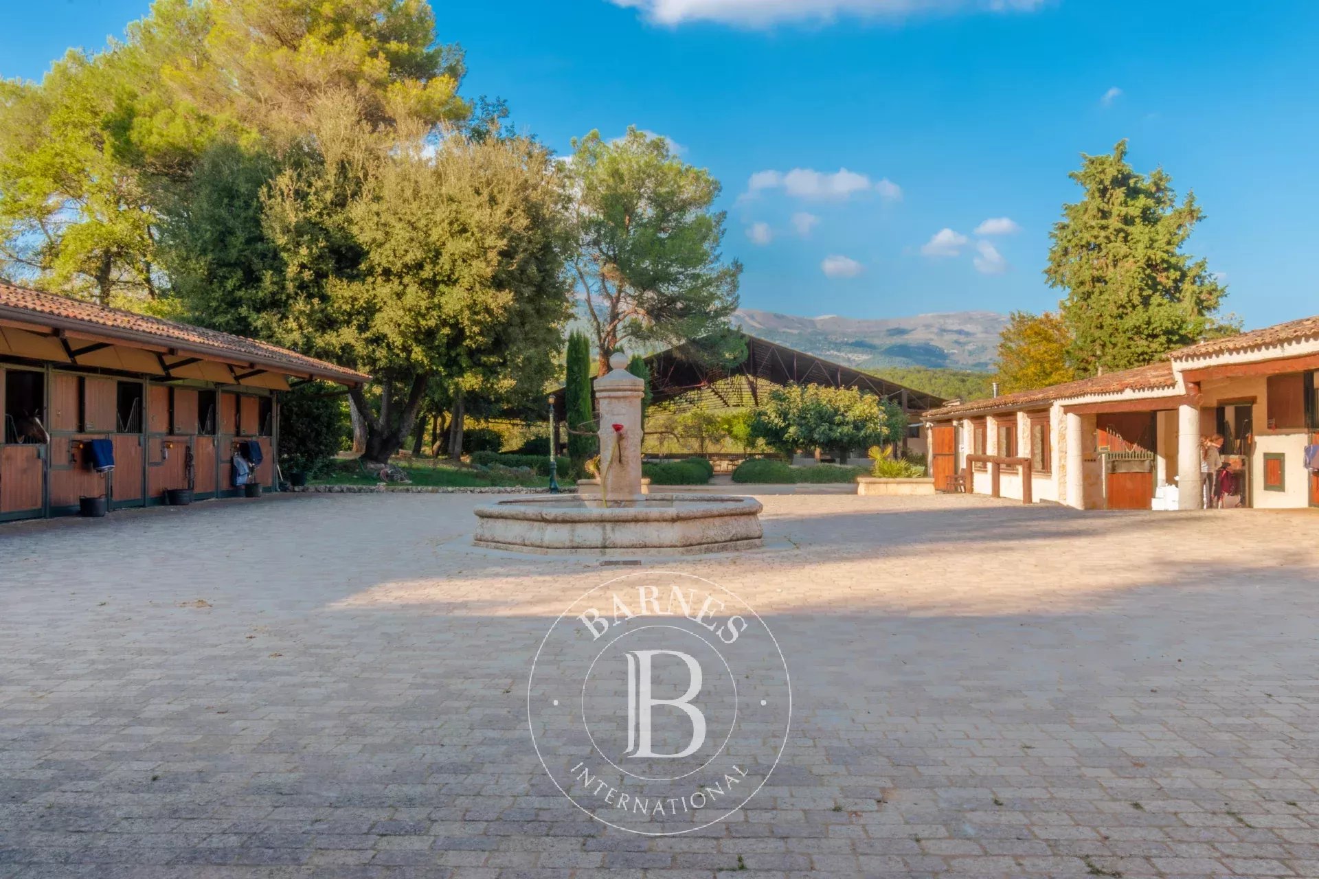 Entre Cannes et Monaco - Unique domaine équestre 23 hectares avec bastide en pierre