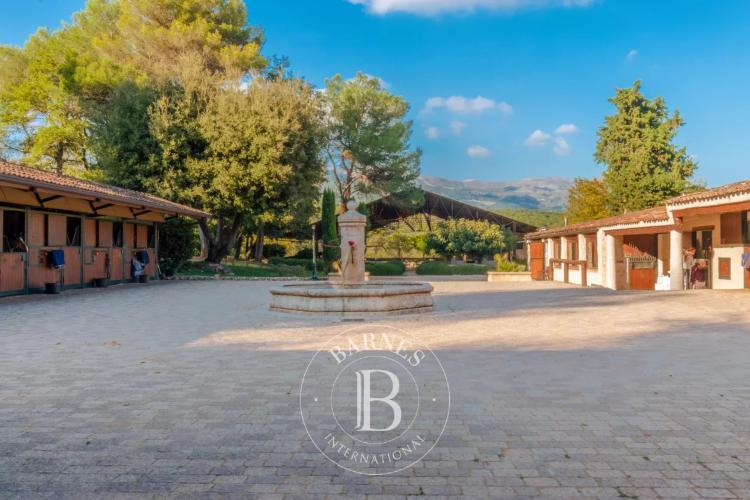 Entre Cannes et Monaco - Unique domaine équestre 23 hectares avec bastide en pierre