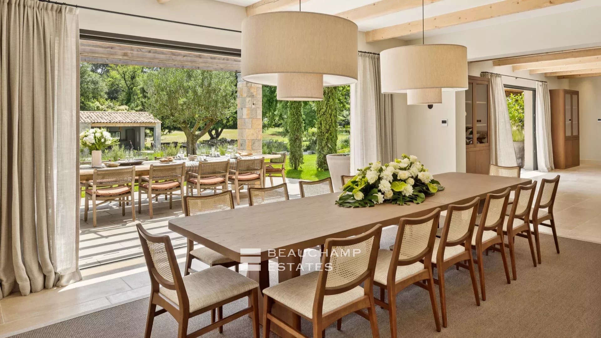 Exclusivité - Domaine fermé de 12 chambres  avec piscine  - Valbonne