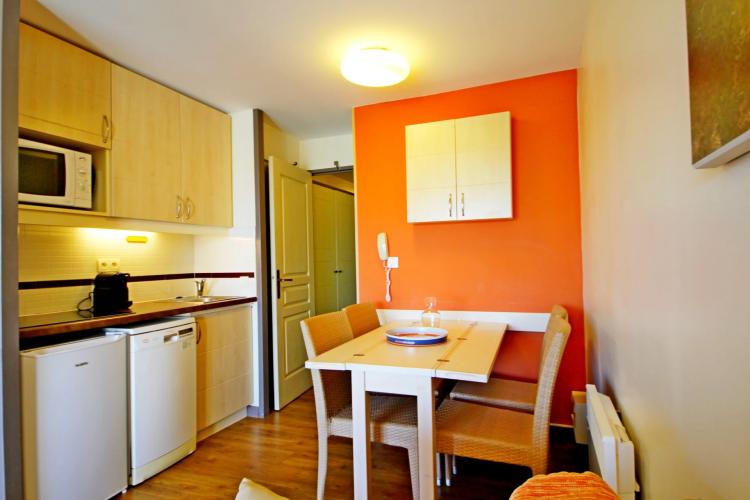 AGAY CAP ESTEREL 2 PIECES ETAGE ET PARKING