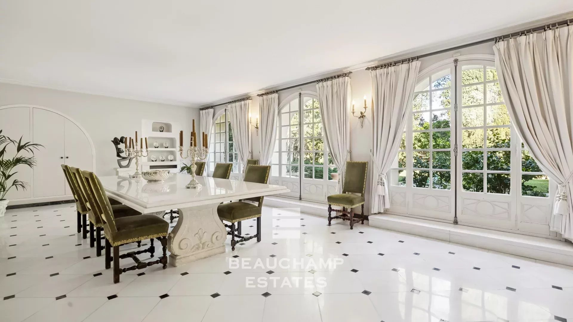 Vente aux enchères : Bastide en pierre 9 chambres  - Auribeau-sur-Siagne