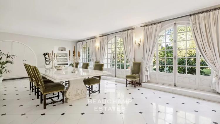 Vente aux enchères : Bastide en pierre 9 chambres  - Auribeau-sur-Siagne