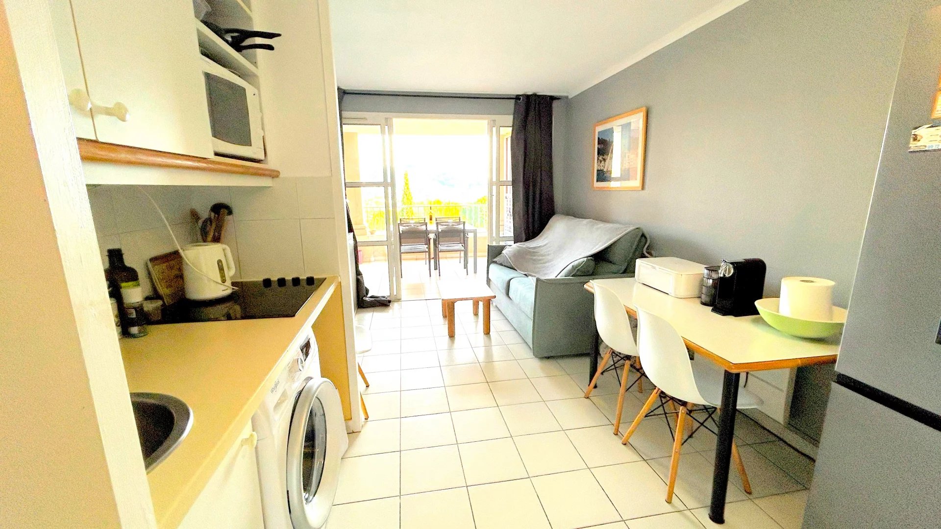 AGAY CAP ESTEREL LE HAMEAU coquet studio cabine vue mer. Parking