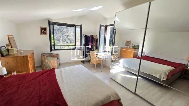 MAISON 6 PIÈCES DE 200 m² AU CALME + PISCINE – MOUANS-SARTOUX