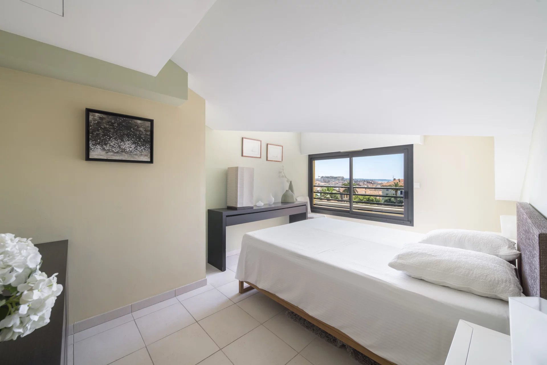 CANNES CENTRE – LIMITROPHE BANANE • SUPERBE DUPLEX 121 M²  TERRASSE APERCU MER 2 PARKINGS