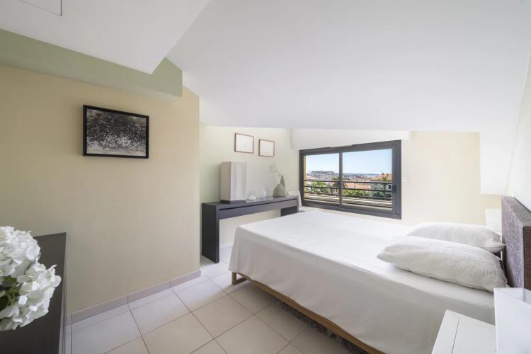 CANNES CENTRE – LIMITROPHE BANANE • SUPERBE DUPLEX 121 M²  TERRASSE APERCU MER 2 PARKINGS