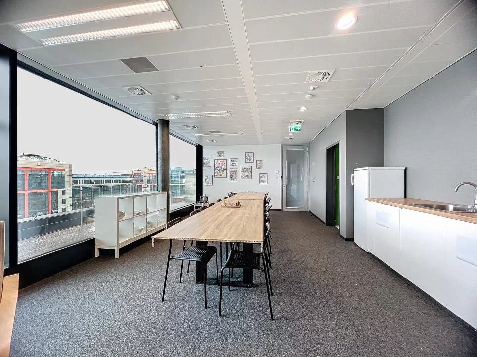 Magnifique espace de travail attique de 570m2 au coeur du Lignon