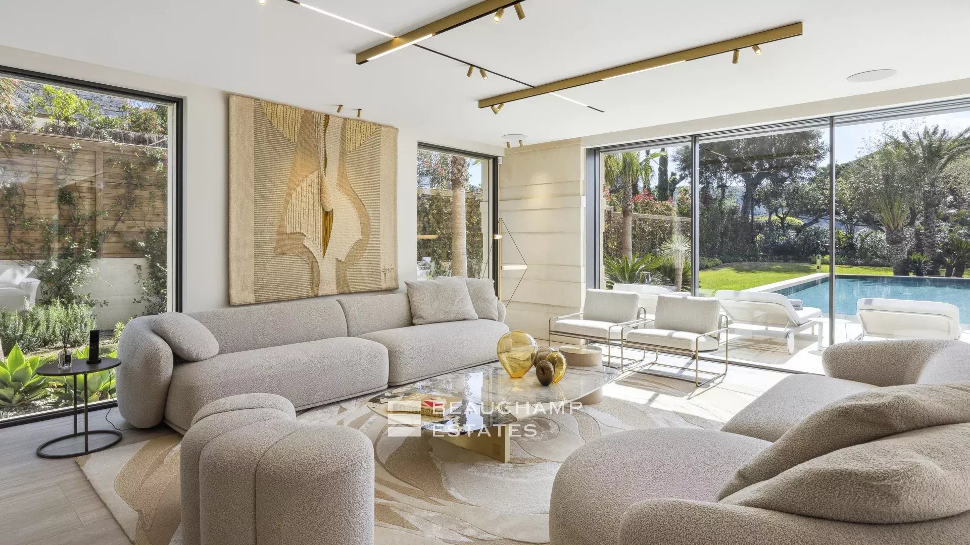 Villa d'architecte neuve au coeur d'un domaine privé à Saint-Tropez