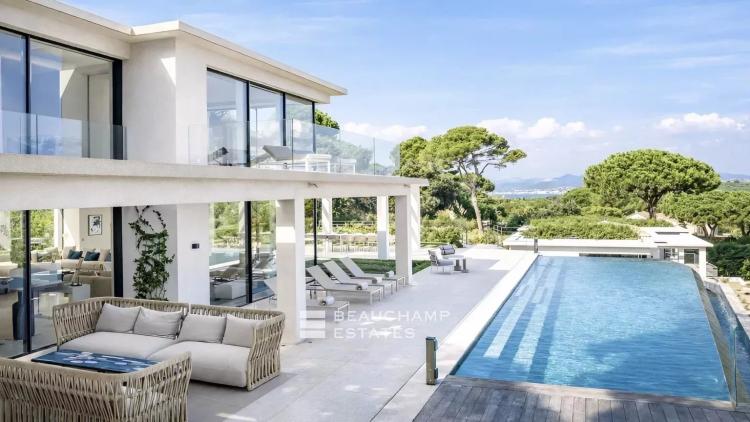 Propriété exceptionnelle contemporaine au coeur d'un domaine privé