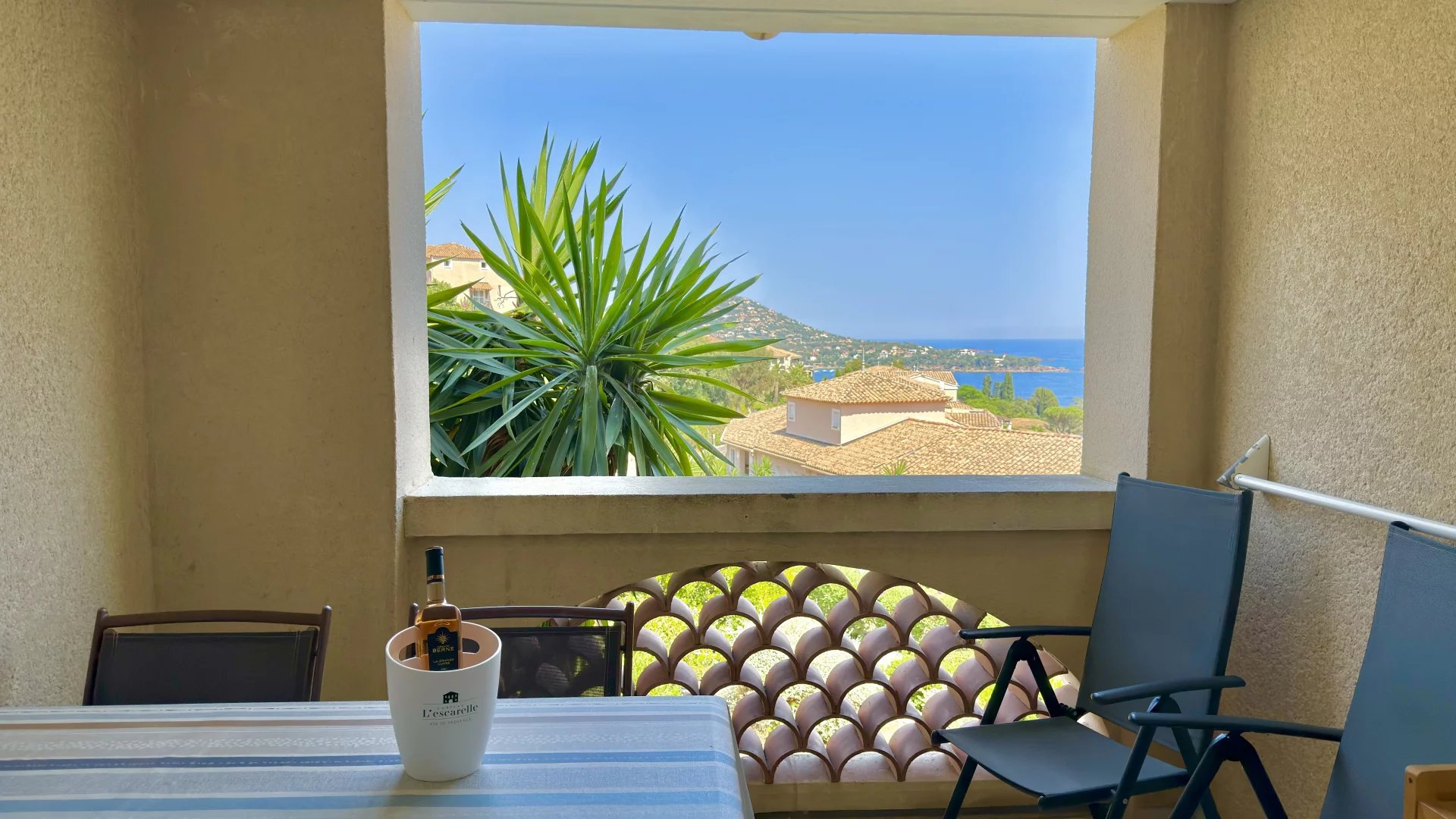 AGAY - CAP ESTEREL – Superbe 2 pièces avec vue d'exception sur la mer