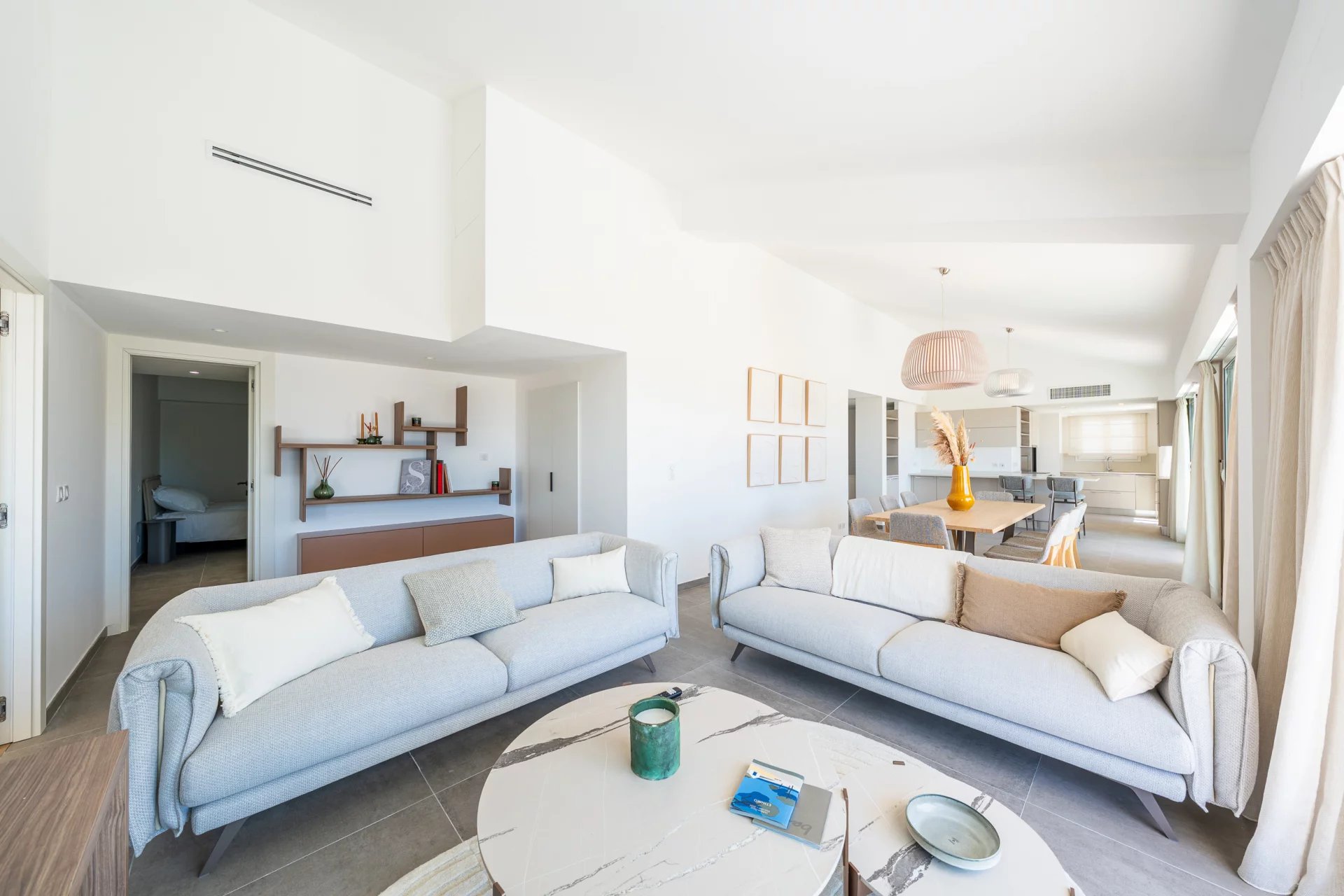 SUPERBE PENTHOUSE VUE MER PANORAMIQUE AVEC TRIPLE GARAGE CANNES CENTRE