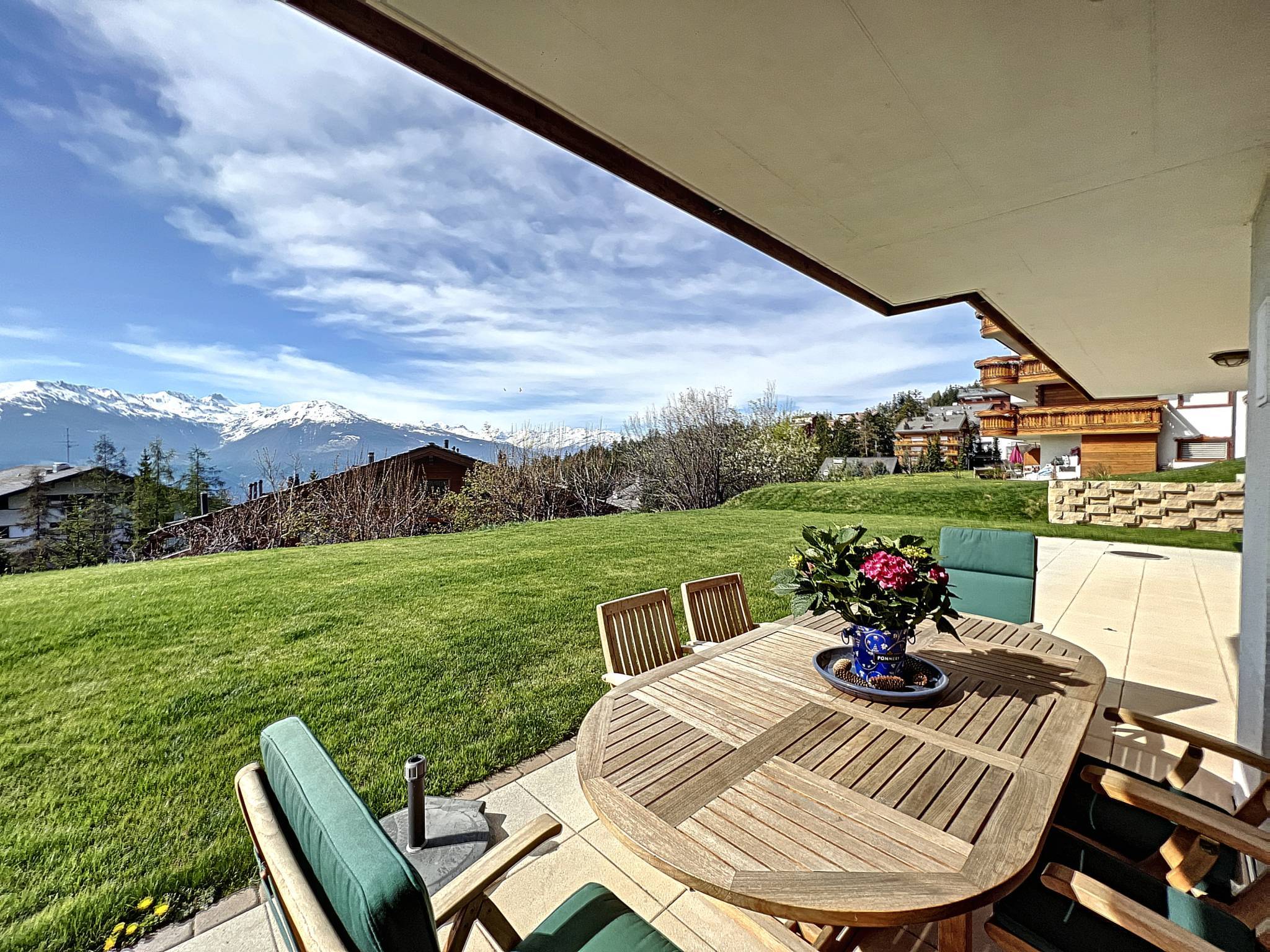 Très bel appartement en rez-de-jardin avec magnifique vue