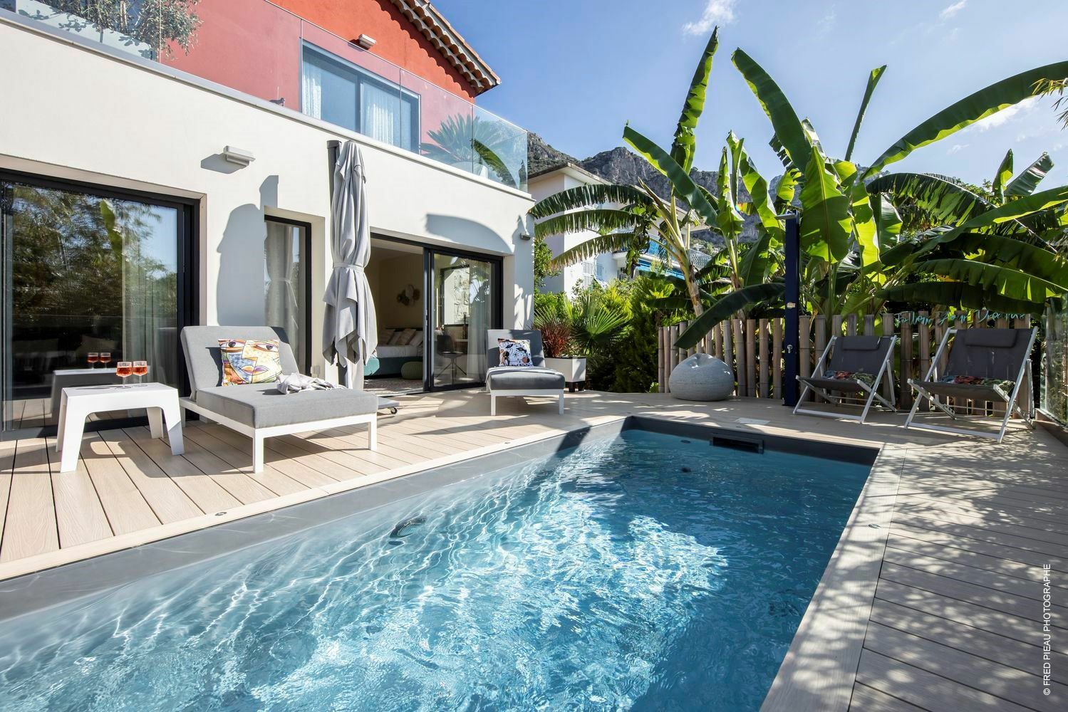 Villa de luxe en bord de mer à Eze-sur-Mer, retraite 5 chambres à quelques pas de la plage