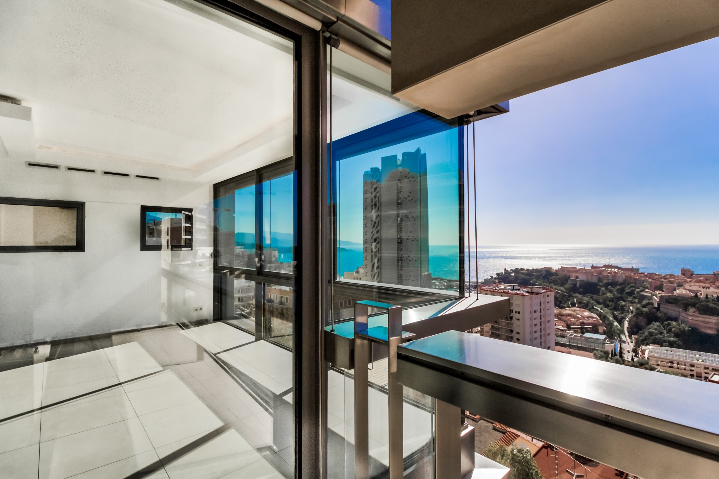 Monte-Carlo View: 3P avec Vue Panoramique, Cave & Parking dans Immeuble avec Concierge 24/7