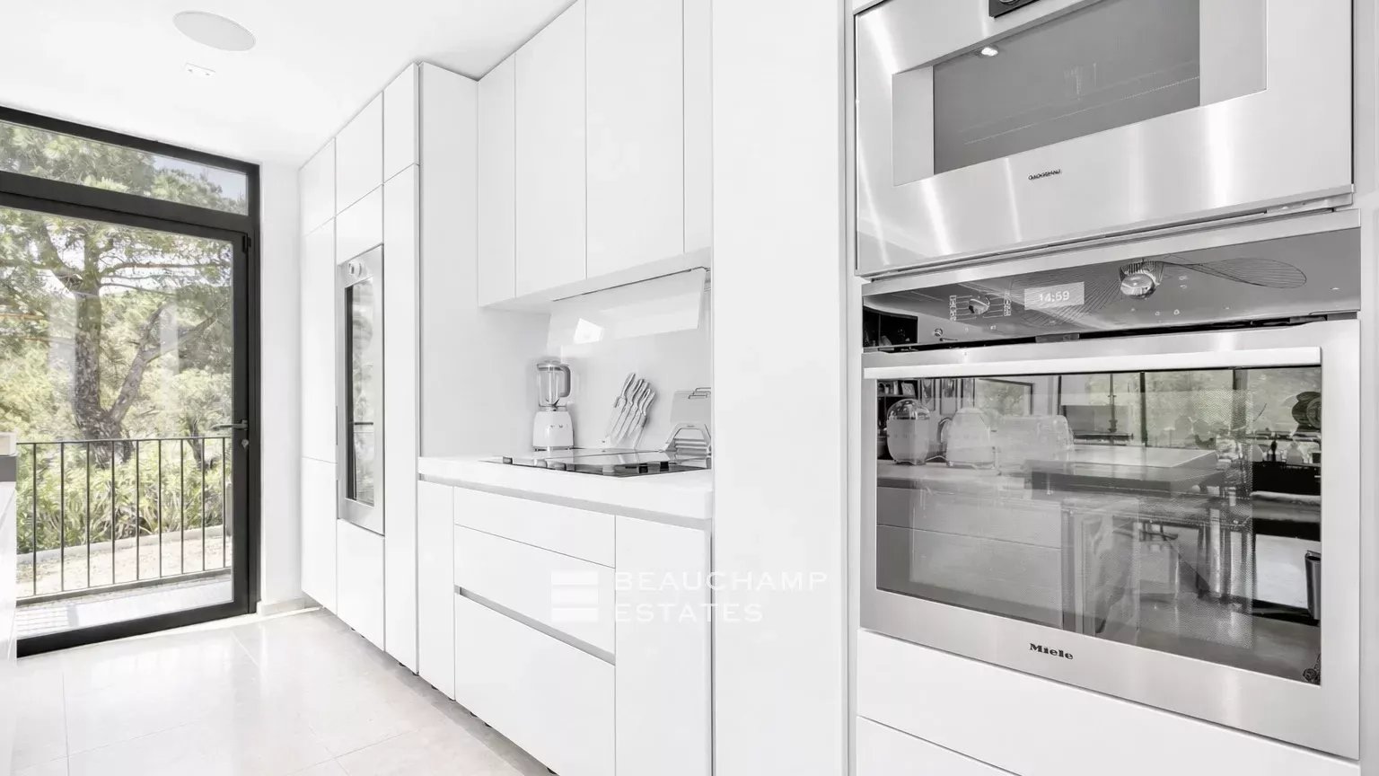 Villa contemporaine intimiste de luxe à pieds des plages de Pampelonne