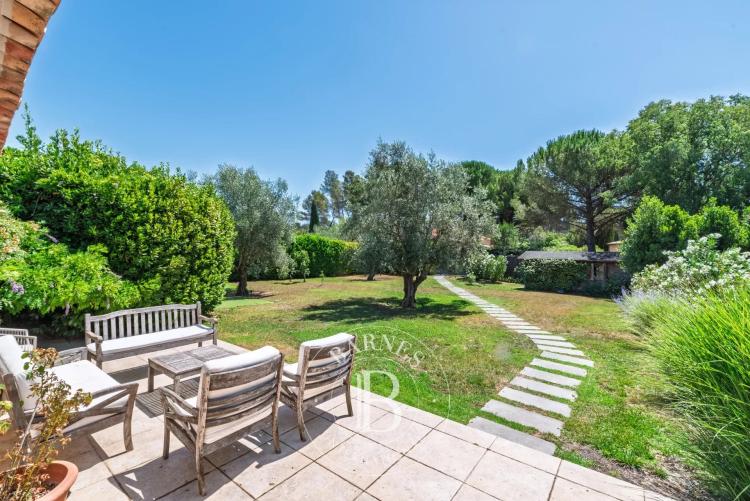 Peymeinade - Proche Grasse - Villa entièrement rénovée - 7 chambres