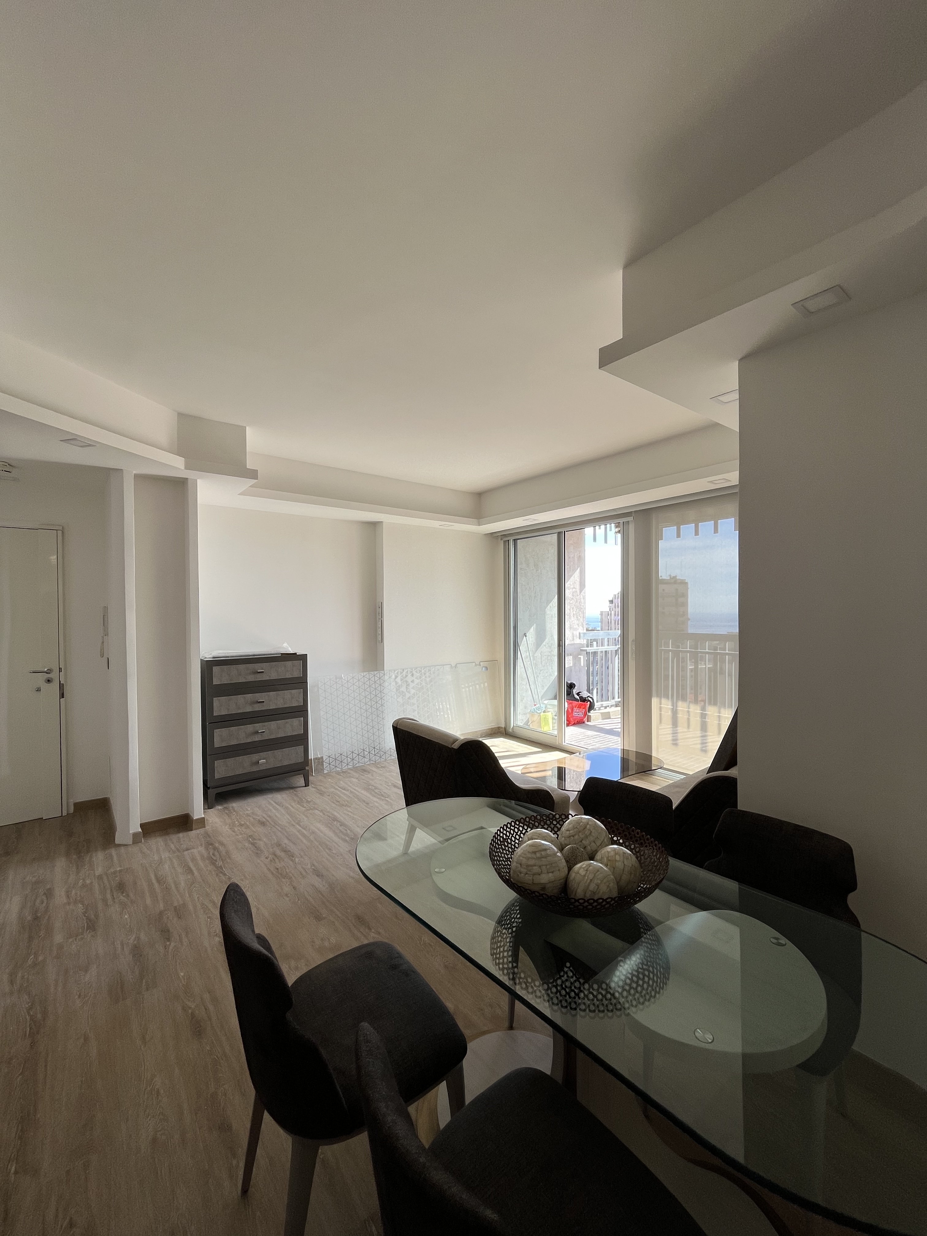 TRES BEL APPARTEMENT ENTIEREMENT RENOVE