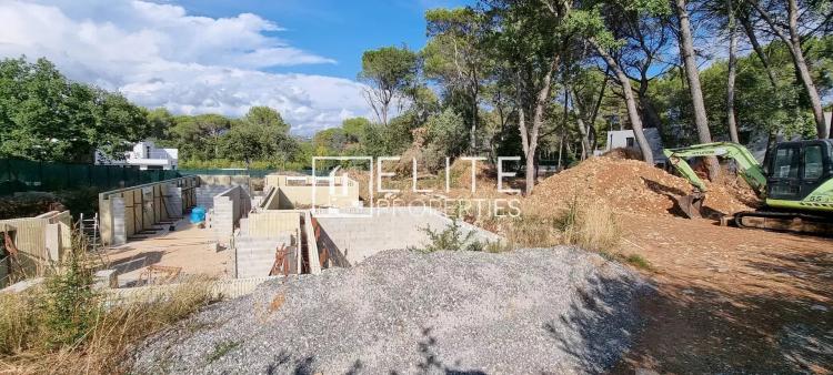 TERRAIN CONSTRUCTIBLE 2777m² MOUANS-SARTOUX
