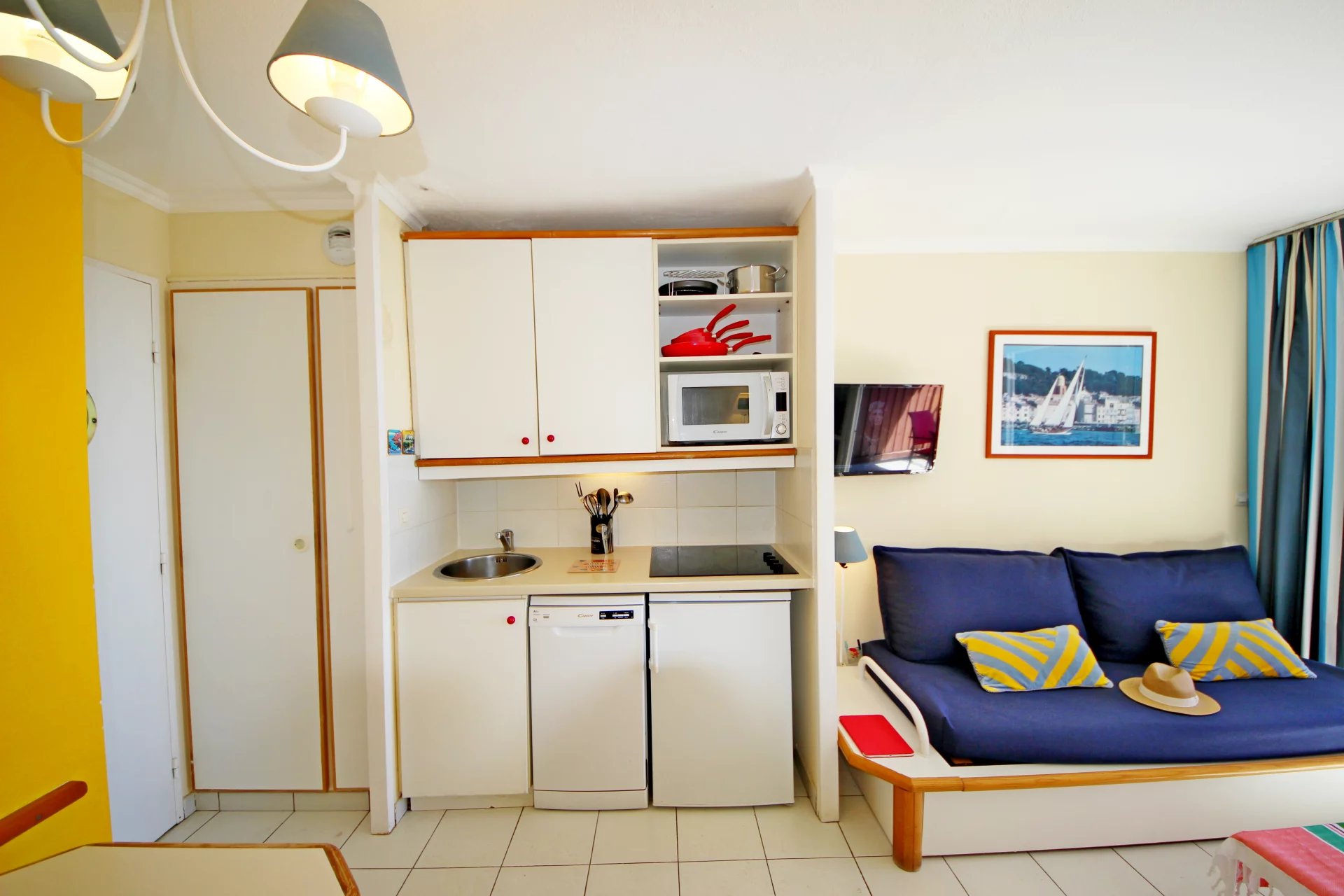 AGAY CAP ESTEREL LE HAMEAU SUPERBE 2 PIECES DERNIER ETAGE TERRASSE D'ANGLE