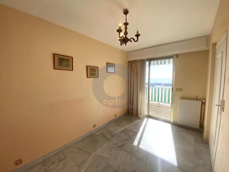 FRONT DE MER 2P 43M2 AVEC TERRASSE 12M2 CAVE