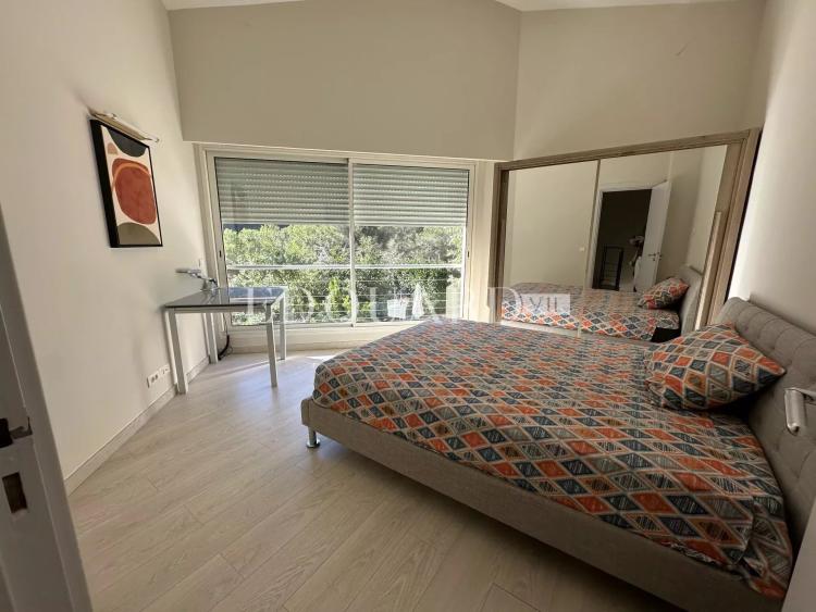 Superbe villa moderne avec belle vue mer et collines, à 10 minutes en voiture de la Principauté de Monaco