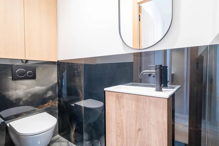 CANNES RUE HOCHE - 4P - DERNIER ETAGE - BALCON - RENOVATION HAUT DE GAMME