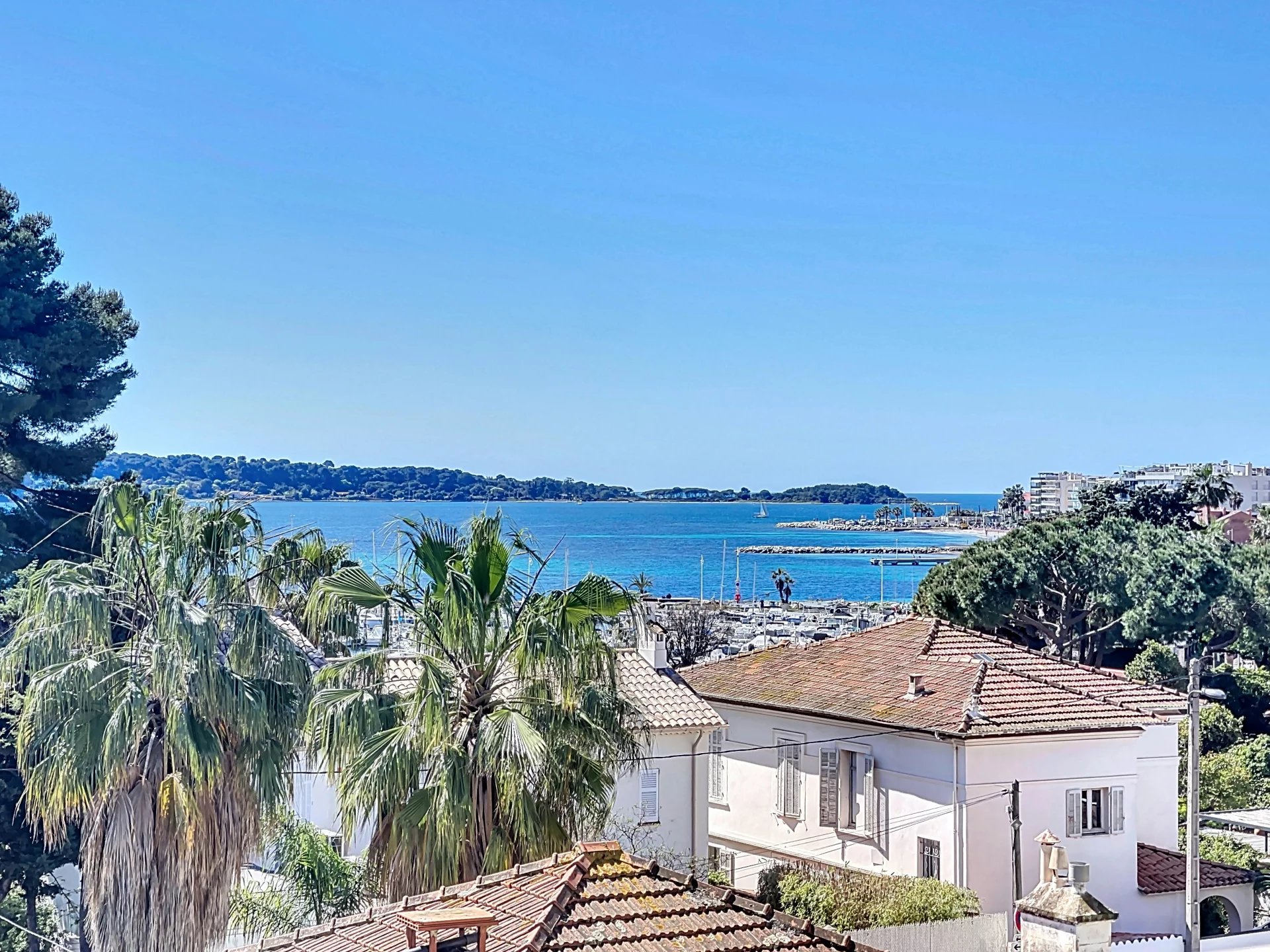 APPARTEMENT 4 PIECES  - CANNES PALM BEACH - VUE MER