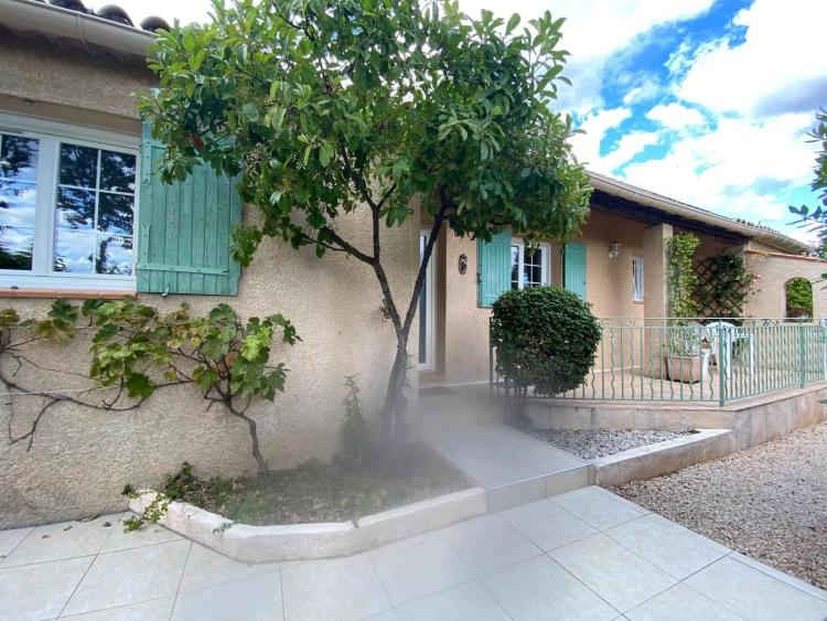 FLAYOSC - villa 3 chambres de plain-pied sur 1446 m² avec piscine