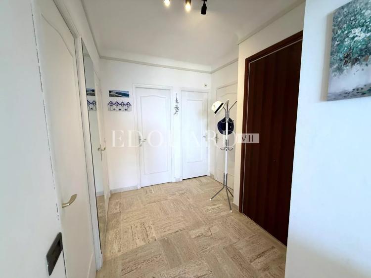 En exclusivité trois pièces face aux plages avec terrasse, splendide vue mer panoramique et garage