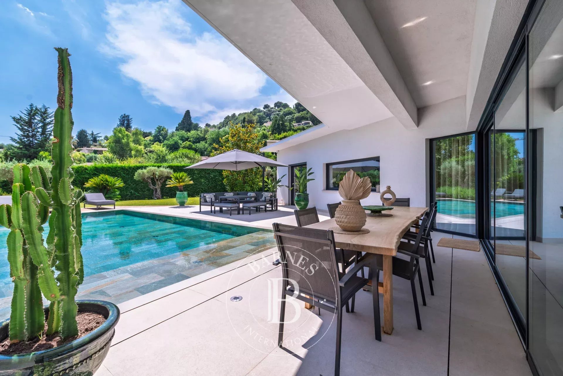 Saint-Paul-de-Vence - villa contemporaine avec piscine à deux pas du village