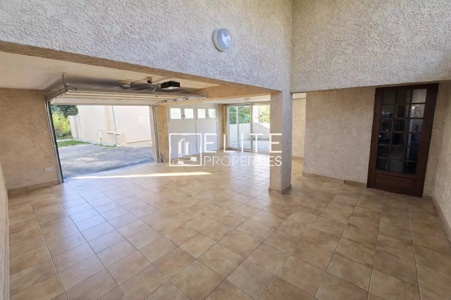 MAISON 4 PIÈCES DE 90 m² AU CALME + GARAGE 52m² PEGOMAS