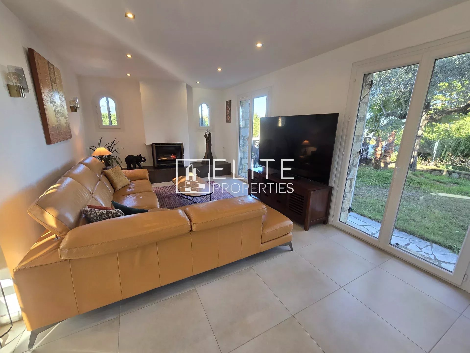 VILLA 7 PIECES 180m² VUE DEGAGEE TANNERON
