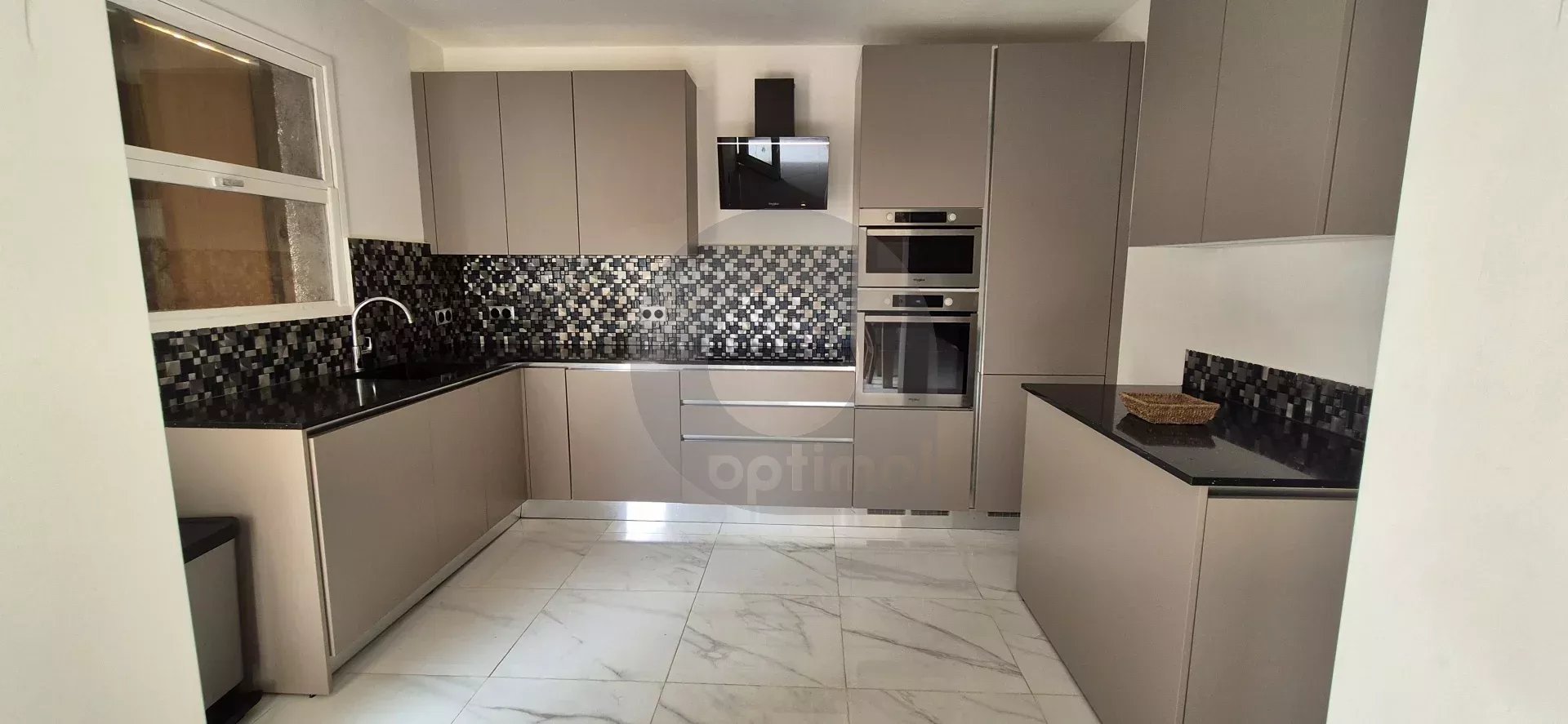 ? Charmante Maison de Ville mitoyenne avec Vue  –Mer et Menton Quartier Garavan, Menton
