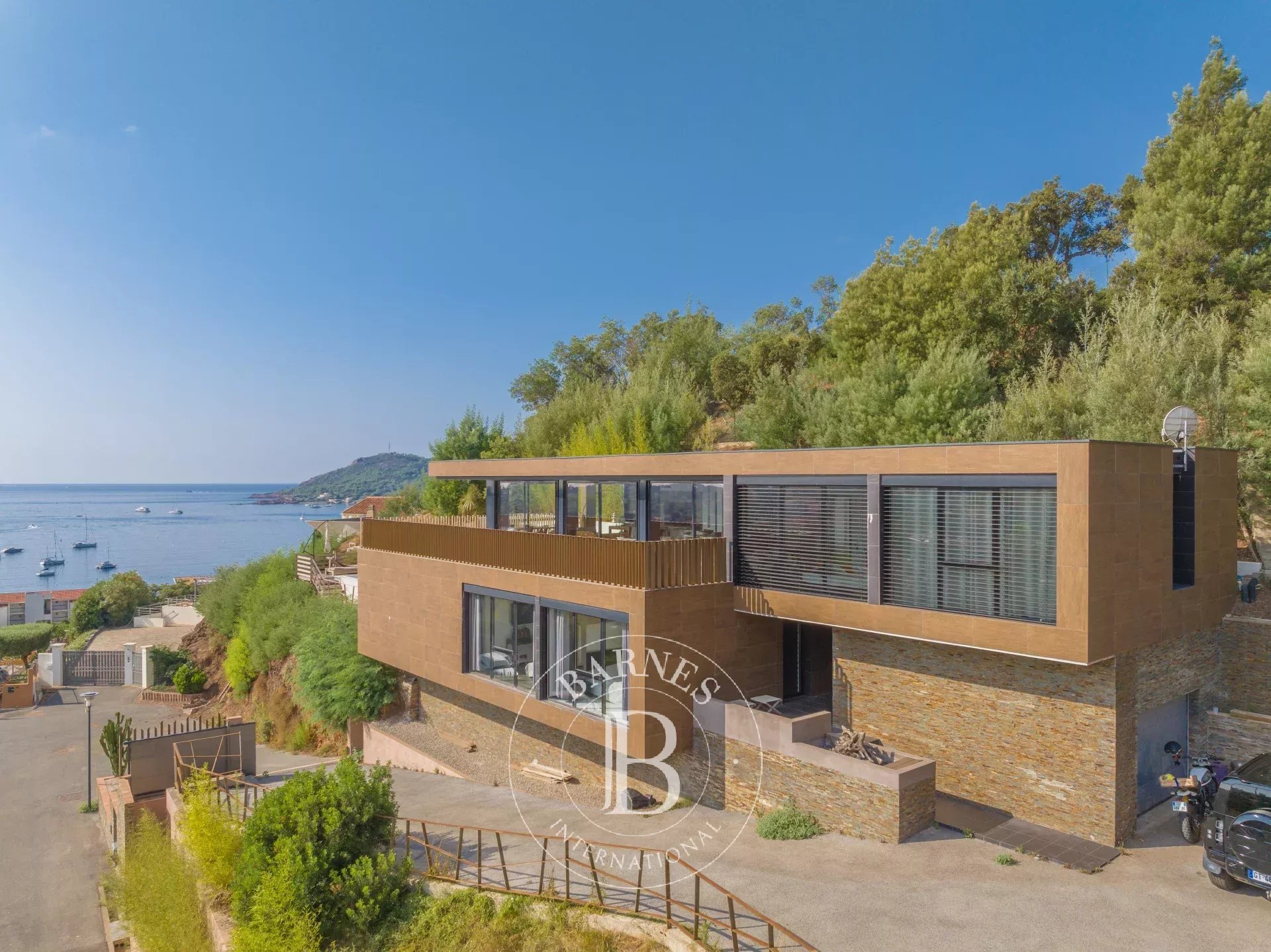SAINT-RAPHAËL - VILLA CONTEMPORAINE - VUE MER PANORAMIQUE