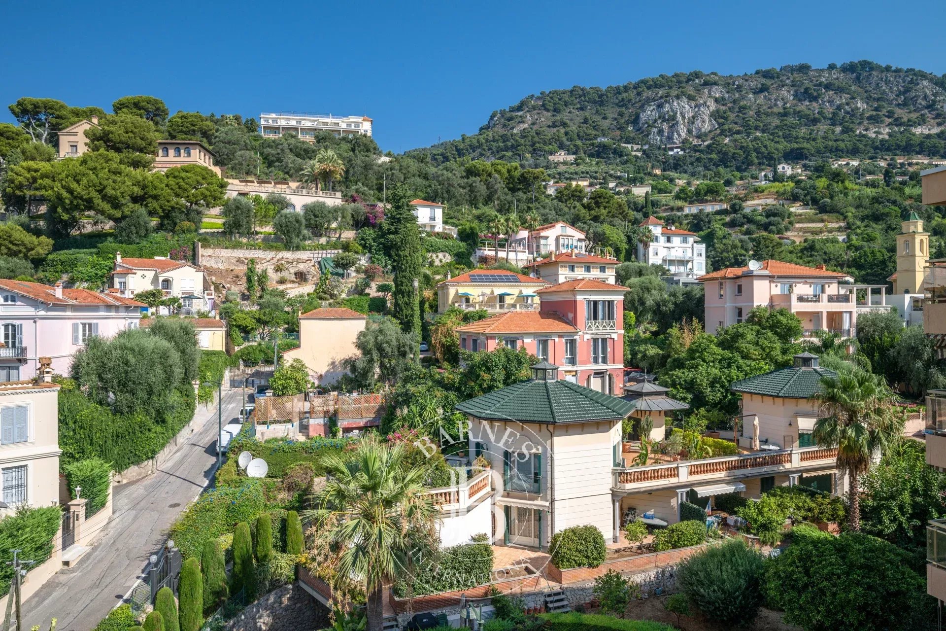 BEAULIEU-SUR-MER – APPARTEMENT D’EXCEPTION AU DERNIER ÉTAGE - VUE MER ET MONTAGNE