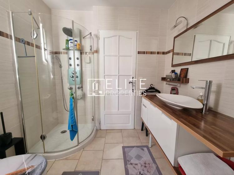 VILLA DE 203m² SUR 3212m² DE TERRAIN LES ADRETS
