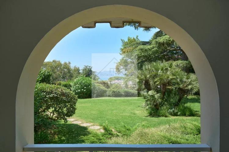CANNES Californie - Élégant 2 pièces rénové avec vue mer et jardin