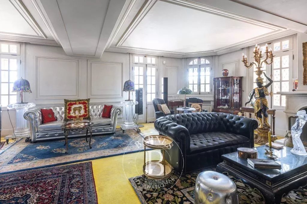 SAINT-RAPHAËL - VILLA "BELLE-EPOQUE" PIEDS DANS L'EAU