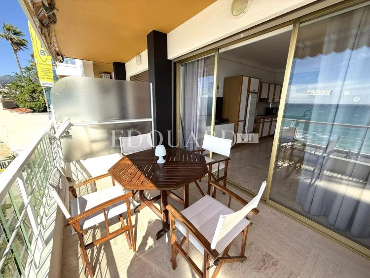 En exclusivité trois pièces face aux plages avec terrasse, splendide vue mer panoramique et garage