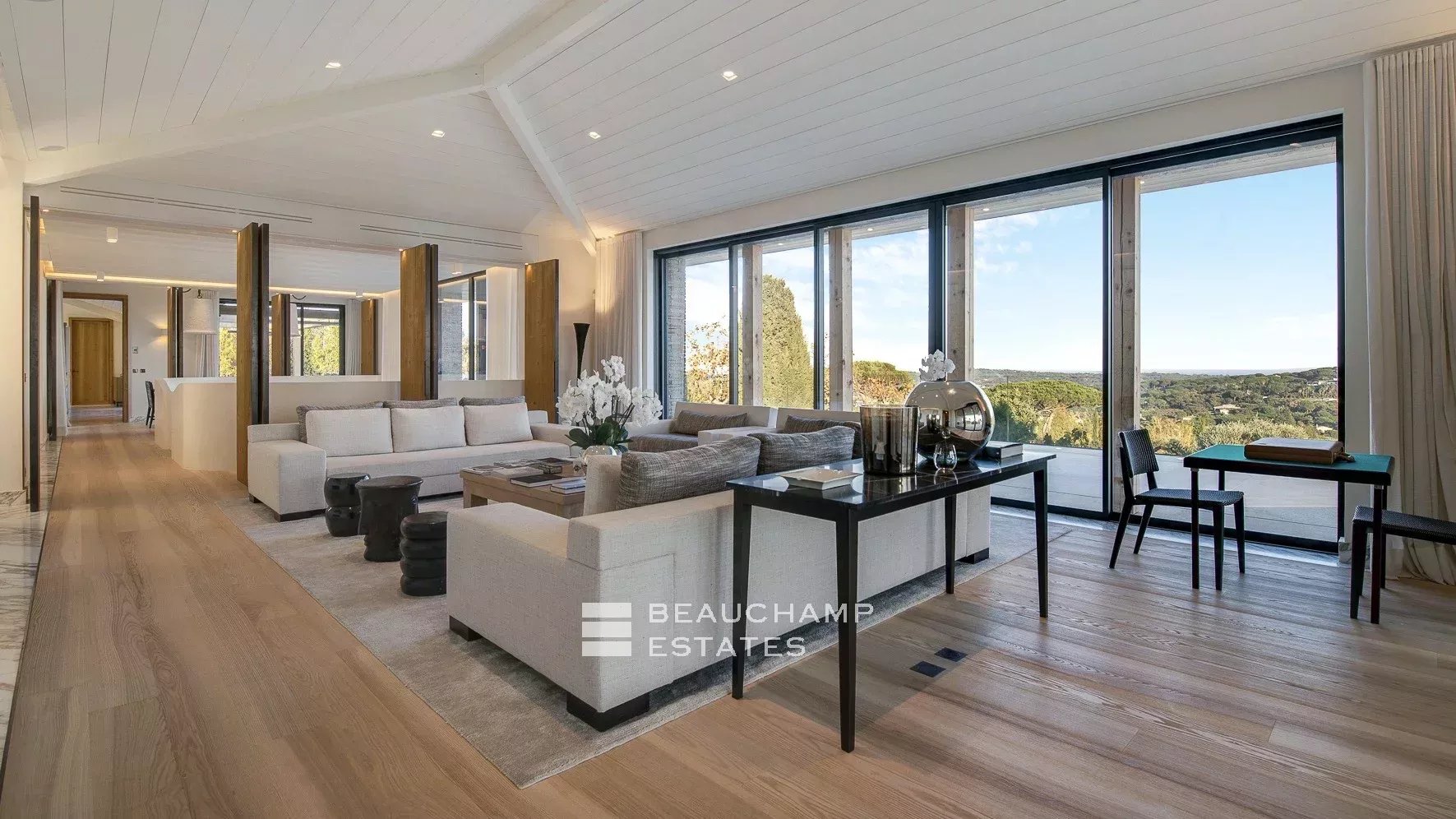 Villa d'exception avec vue panoramique sur la baie de Saint-Tropez
